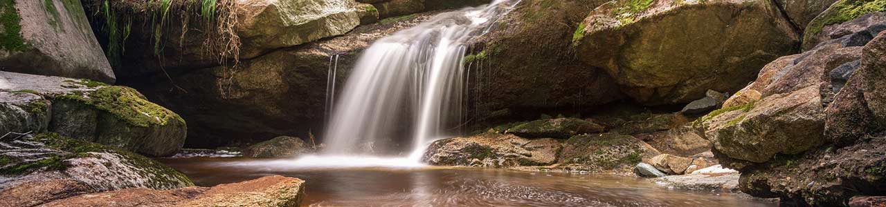 Oszczedzaj_wode, na zdjeciu widoczny wodospad