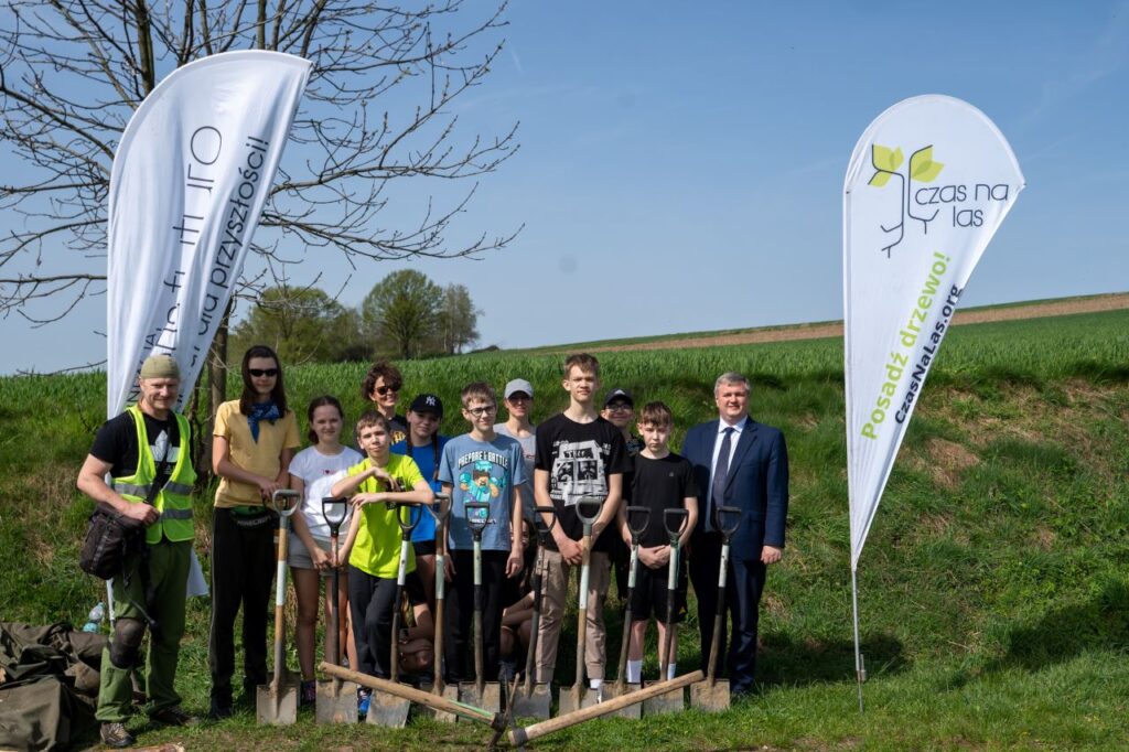 Czasnalas-Caterpillar Foundation-Toszek_1500szt