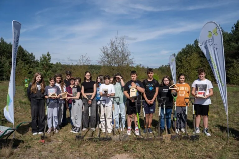 Czasnalas-Caterpillar Foundation_Radomysl-sadzimy_drzewa