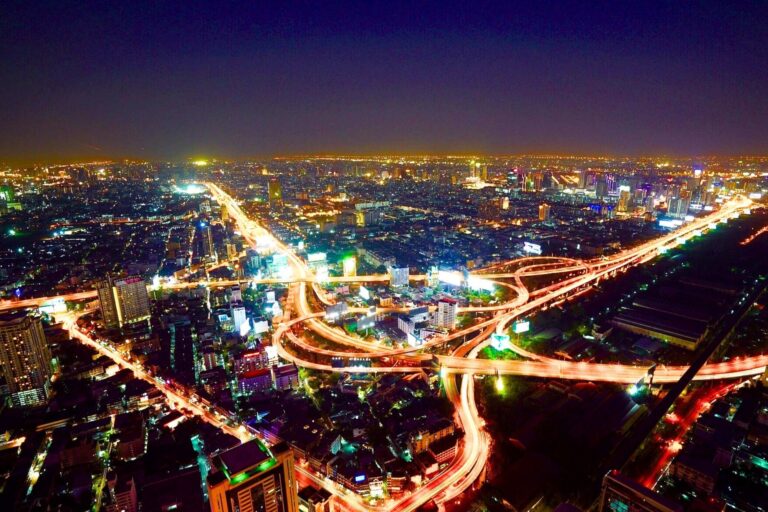 Zanieczyszczenie światłem - oświetlone miasto